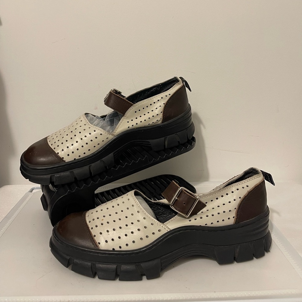 2/$50. GIRAUDON SPORT Brown and Cream Lug Sole Mary Jane Shoes, Size 41, EUC - Picture 3 of 7